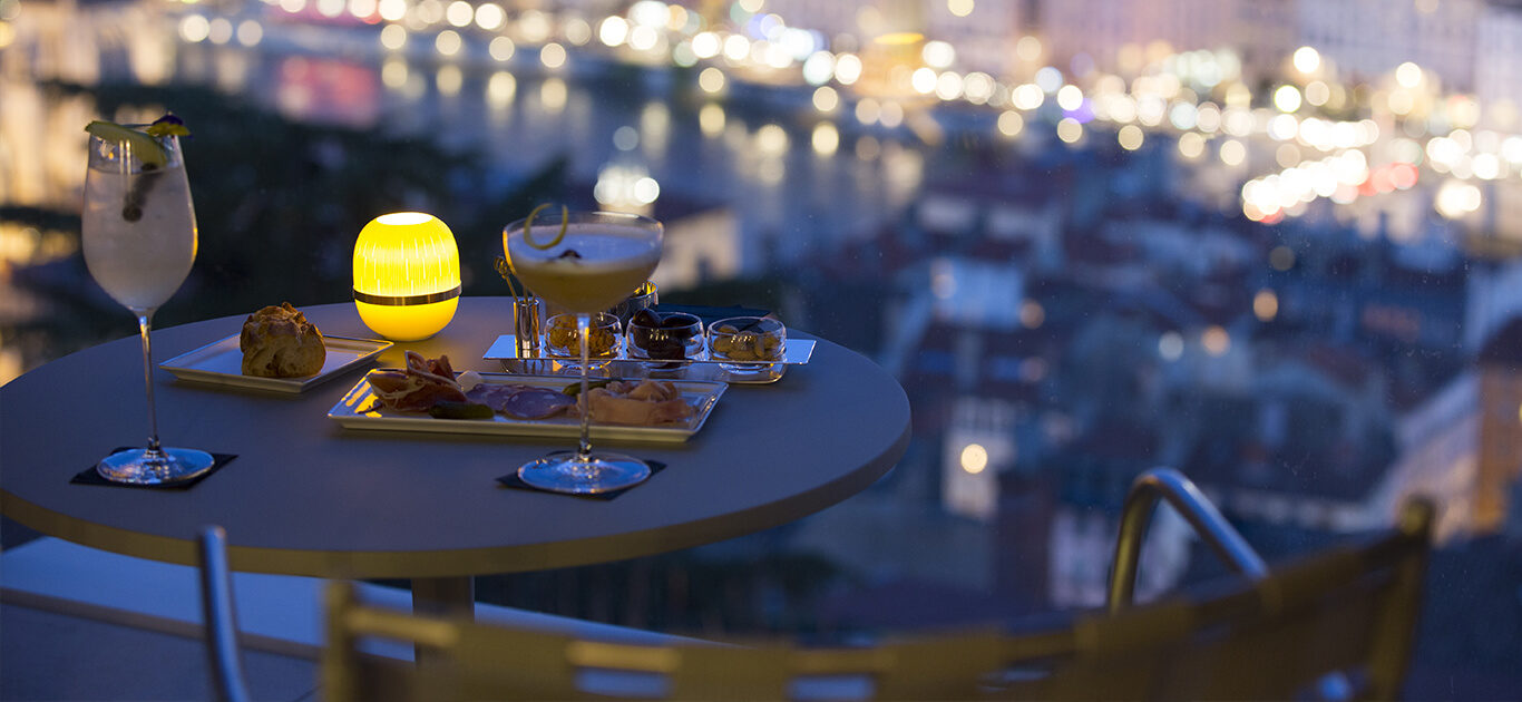 Le bar de Villa Maïa Hôtel 5 étoiles de luxe à Lyon